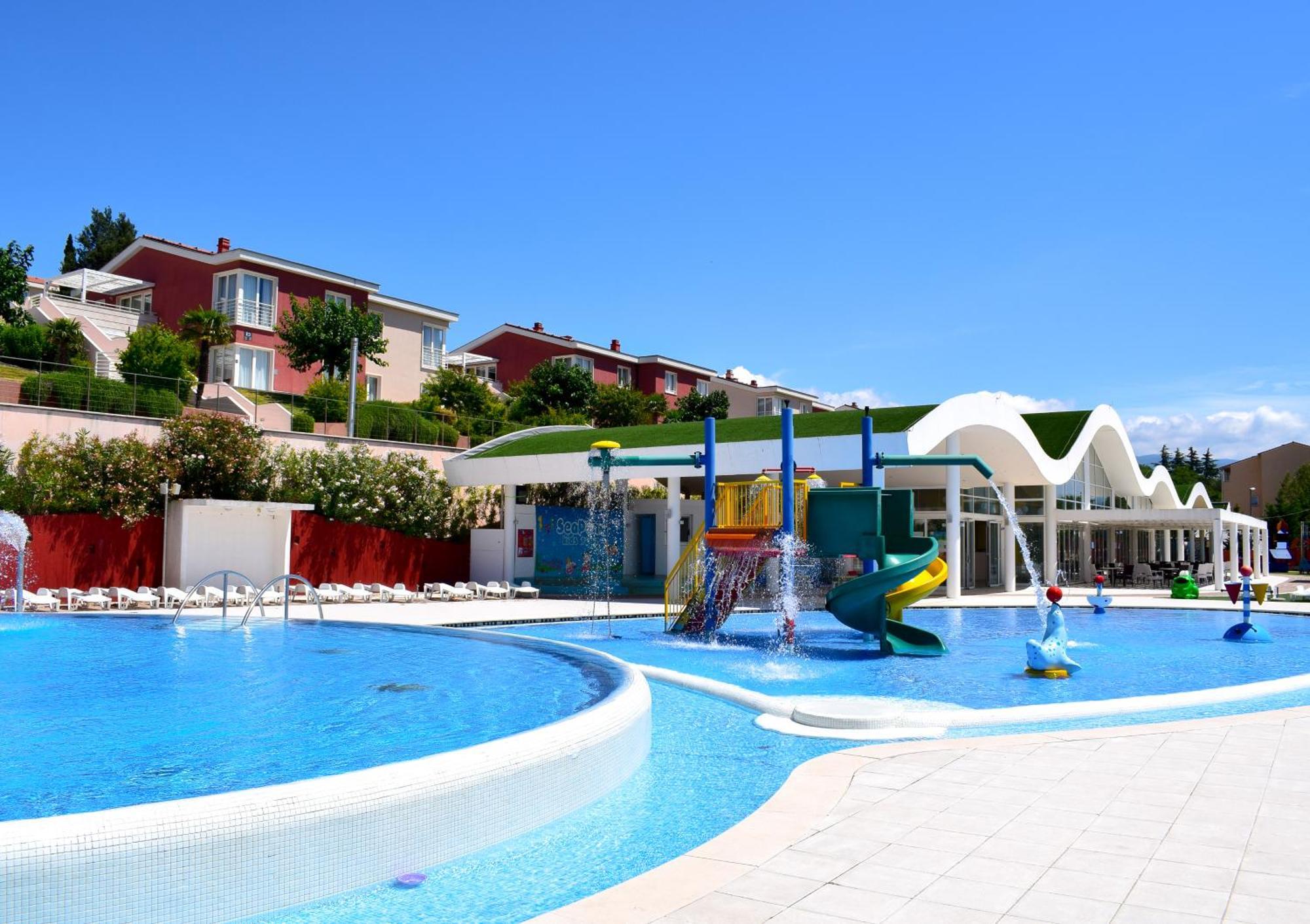 Apartments Grand Novi Vinodolski Resort Buitenkant foto